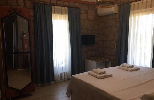 Bozcaada Hotel | Le Petit Hotel ve Bağ Evi