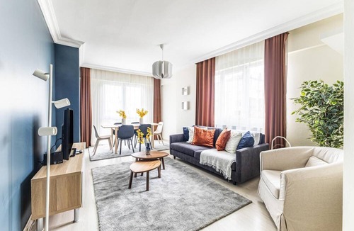 Bostanci Apartment | Chic Sea View Flat on Bagdat Avenue in Bostanci