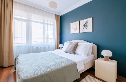 Rasimpasa Apartment | Charming Oasis w Balcony 5 min to Bull Statue