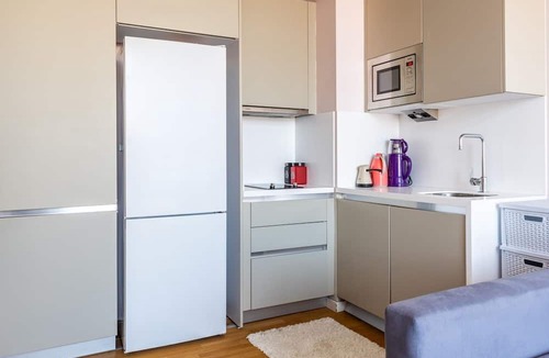 Kagithane Apartment | Modern Central Flat w Balcony 5 min to Metrobus