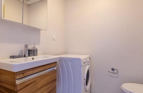 Kagithane Apartment | Modern Central Flat w Balcony 5 min to Metrobus