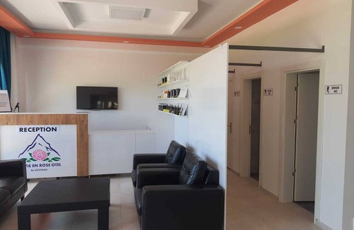 Keciborlu Hotel | La Vie En Rose Otel by Söğütdağı