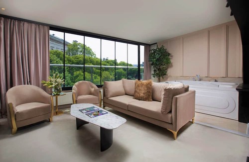 Pera Hotel | Walton Gardens Pera