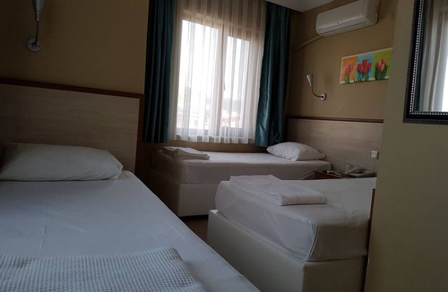 Eceabat Hotel | Crowded House