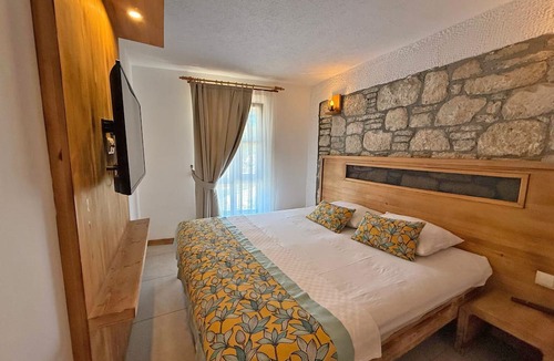 Bozcaada Hotel | Onal Tas Konak