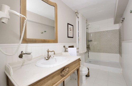 Cesme Hotel | Cesme Marina Konukevi