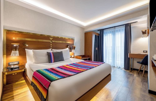 Old Town Hotel | HAY Hotel Alsancak