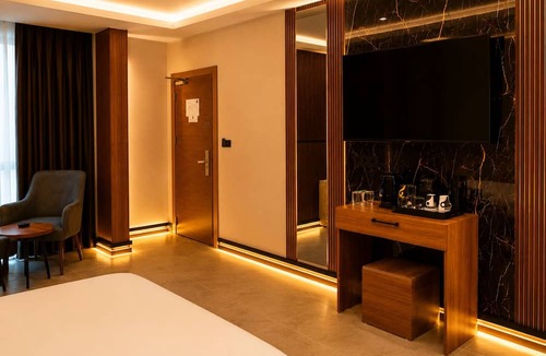 Bakırkoy Hotel | Palmiye Suit