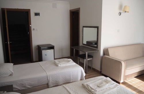 Ezine Hotel | Güneş Yönü Omay Otel