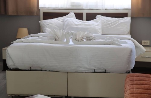 Cinarcik Hotel | Grand Koru Otel Beach