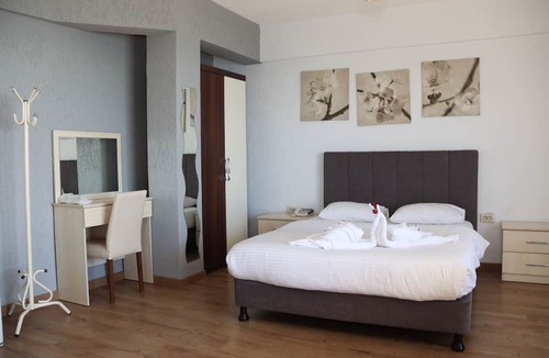Cinarcik Hotel | Grand Koru Otel Beach