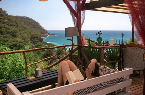 Kabak Valley Hotel | The Fabric Lounge