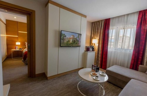 Yomra Hotel | Kuhla Hotel