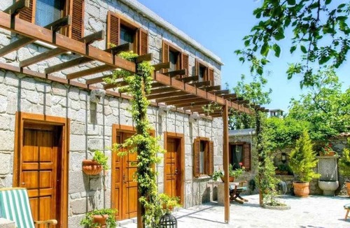 Behram Hotel | Idasos Tasodalar