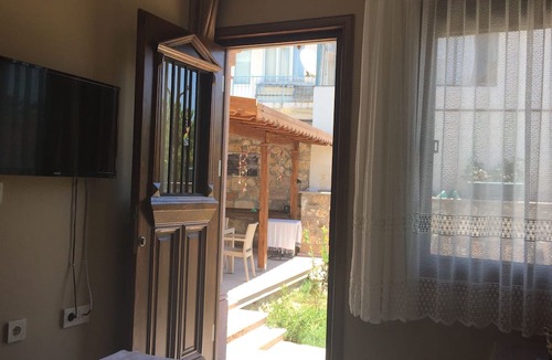 Ayvalik City Center Hotel | Hayriye Hanim Ege