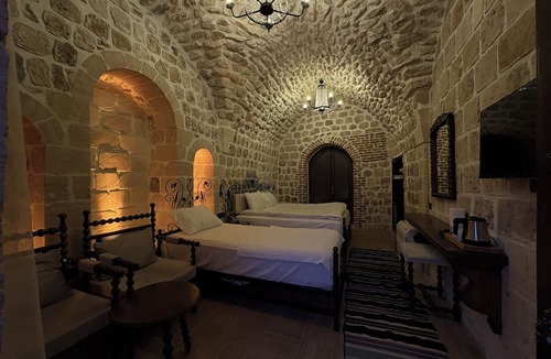 Artuklu Hotel | Arami Han konağı