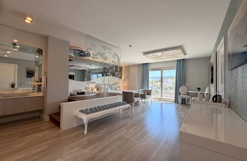 Altınyunus Mahallesi Hotel | Kalyon Çeşme