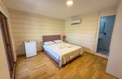 Kucukkuyu Hotel | Address Küçükkuyu
