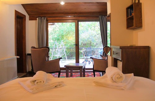 Yesilyurt Koyu Hotel | Erguvanlı Ev