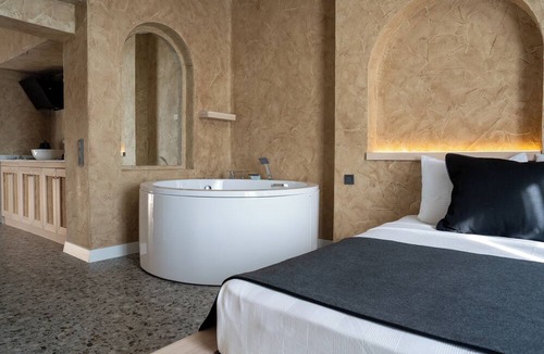 Eski Lara Hotel | Lucky Monkey Midi Hotel
