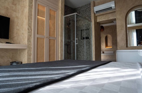 Eski Lara Hotel | Lucky Monkey Midi Hotel