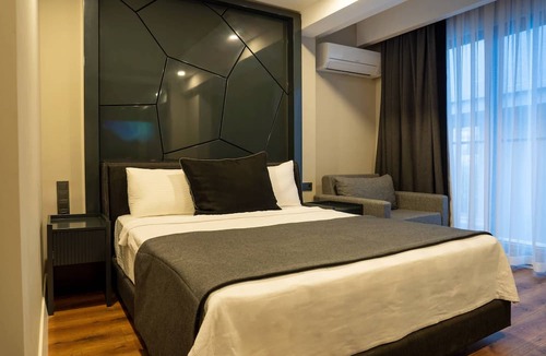 Eski Lara Hotel | Lucky Monkey Midi Hotel