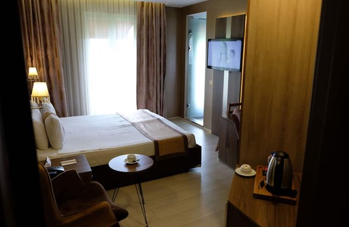 Muradiye Mahallesi Hotel | Royal Capital Hotel Thermal & SPA