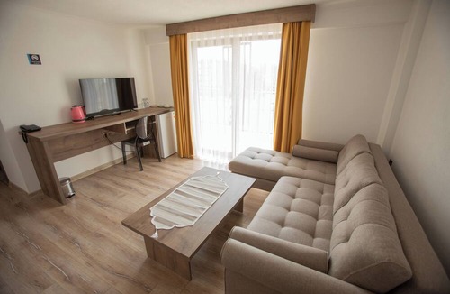 Burhaniye Hotel | E87 Highway Otel