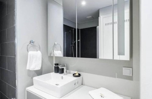 Umraniye Apartment | Rhea - Chic 1BD Apt w/ Balcony Views & Parking
