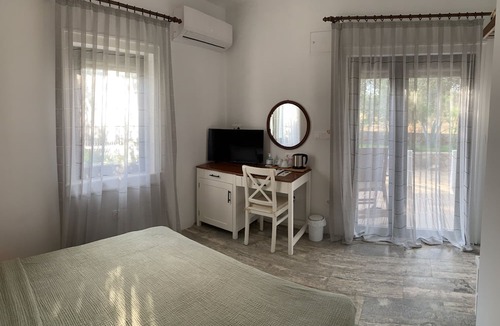 Bozcaada Hotel | Zeytinlibahçe Konukevi