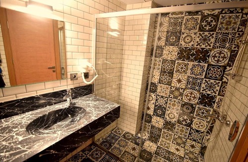 Karsiyaka Hotel | Renk Otel Karşıyaka
