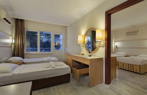Tosmur Belediyesi Hotel | Bay Luna Beach Hotel