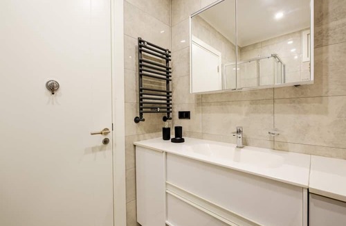 Fenerbahce Apartment | Central, Spacious Flat 3 min to Coast in Kadikoy