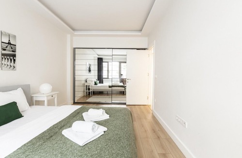 Macka Apartment | Sleek and Central Flat with Backyard in Besiktas