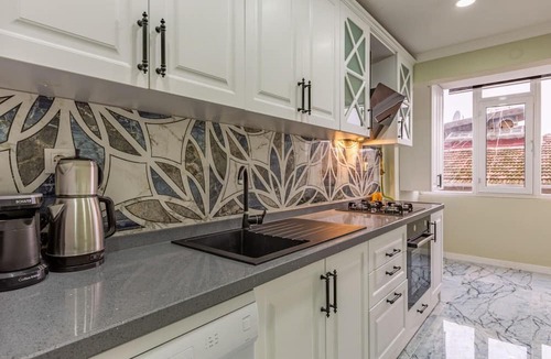 Maltepe Apartment | Stylish Flat near Public Transportation in Maltepe