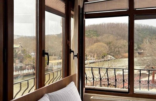 Agva Hotel | Mell's River