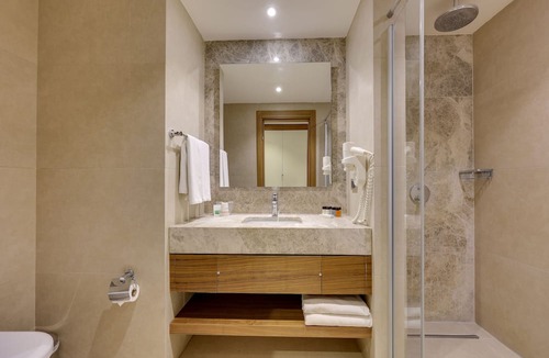 Kusadasi City Centre Hotel | Ramada Hotel & Suites by Wyndham Kusadasi