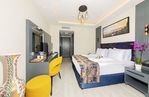 Sultanahmet Hotel | The Magnaura Palace Hotel
