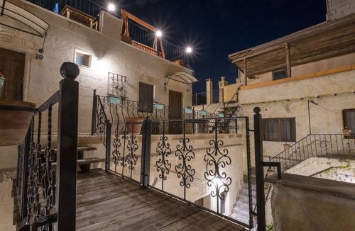 Cavusin Hotel | In Stone House