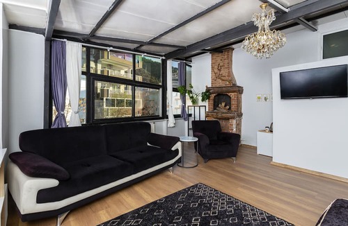 Balcova Apartment | 8 Rooms House