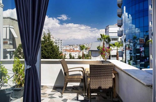 Balcova Apartment | 8 Rooms House