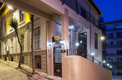 Cihangir Apartment | Element Garden