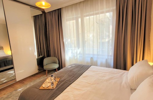 Cihangir Apartment | Stay in the heart of Istanbul’s creative soul—Cihangir. This spacious, stylish apartment is steps from Taksim Square, Istiklal Street, and Kabataş Tramway, perfect for groups seeking comfort, culture, and convenience.