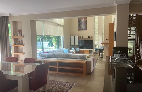 Kemer House | ŞEHRİN KALBİNDE DOĞANIN İÇİNDE.DIŞARIYA KAPALI SADECE HUZUR
