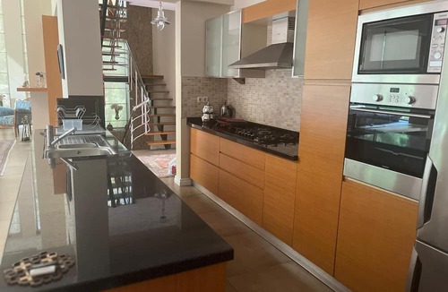 Kemer House | ŞEHRİN KALBİNDE DOĞANIN İÇİNDE.DIŞARIYA KAPALI SADECE HUZUR