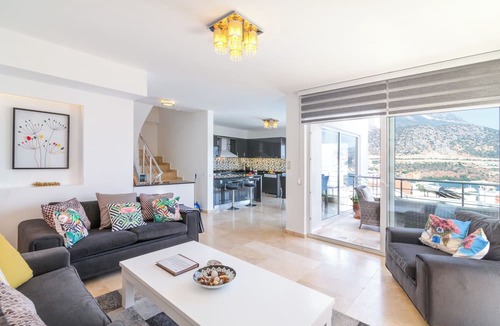 Kalkan Villa | 5 Bed Villa - Sleeps 10 - Pool - Terrace - Parking