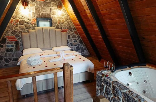 Yanik Ski Chalet | Naturel Stone Karma Premium