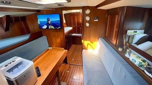 Marmaris City Center Boat Rental | Boat 6 person