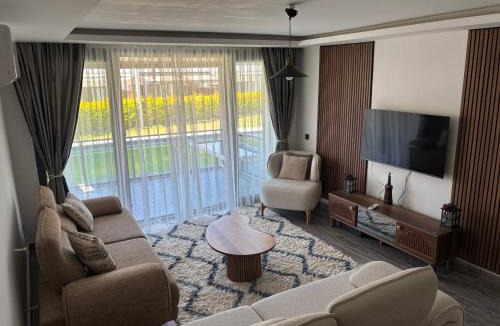 Kadıkalesi Mh. House | 850m to the sea, Detached House with Pool, Shopping Mall in Front