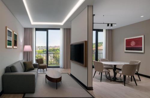Uskudar Hotel | Altunizade Suites Istanbul, Curio Collection By Hilton